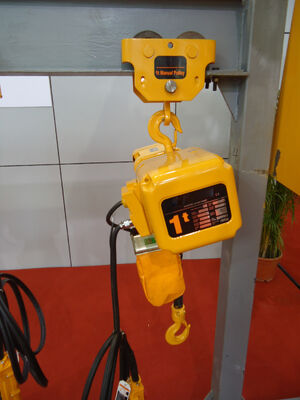 High Efficient  3m - 50m Lifting Height With Motorized Trolley 1 Ton Electric Chain Hoist